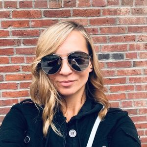 Meet your Posher, Izabella